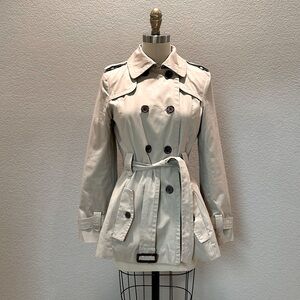 +B A N A N A + R E P U B l C+ Trench